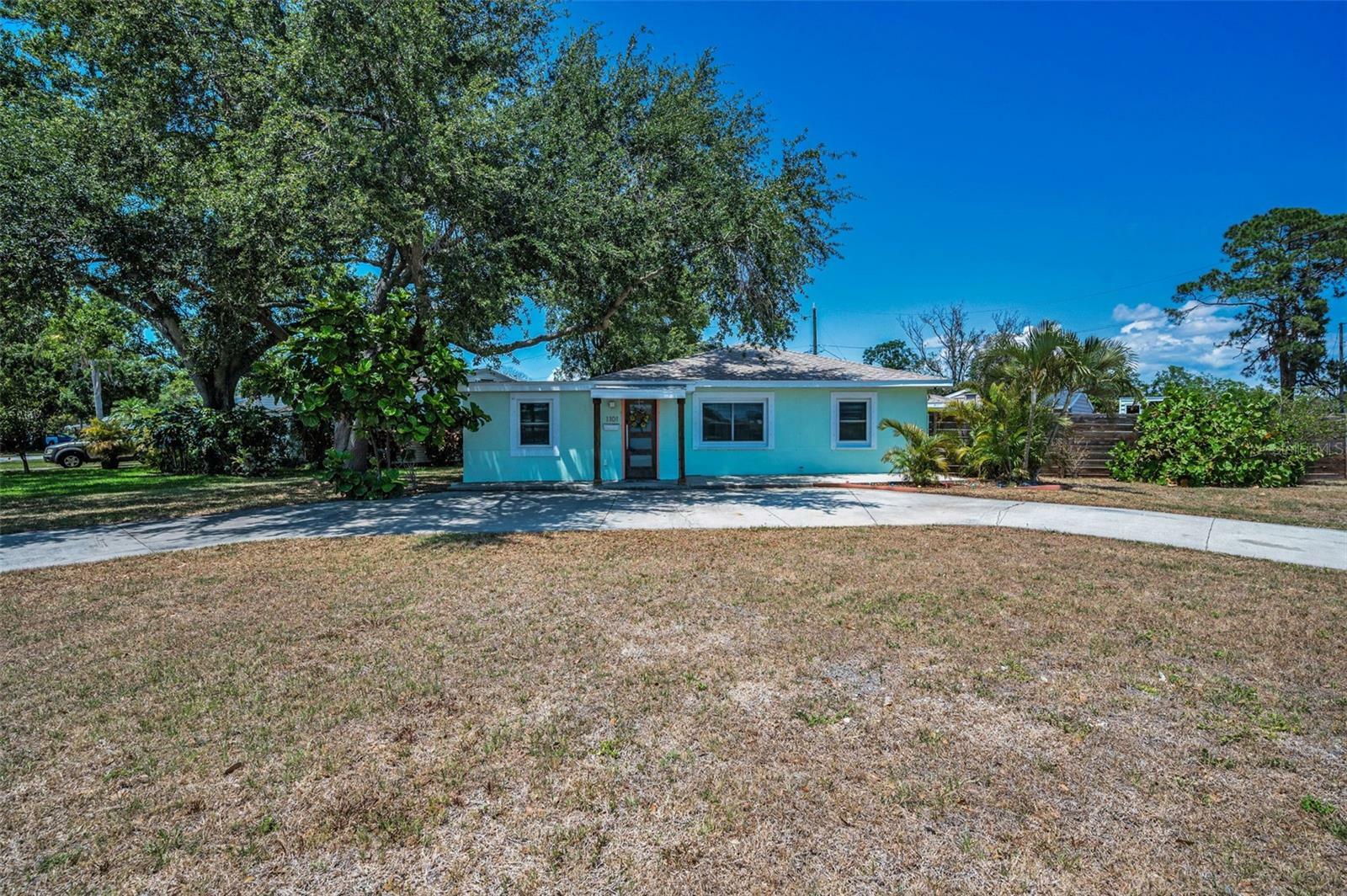 Property Photo: 1101 Essex Drive N FL 33710