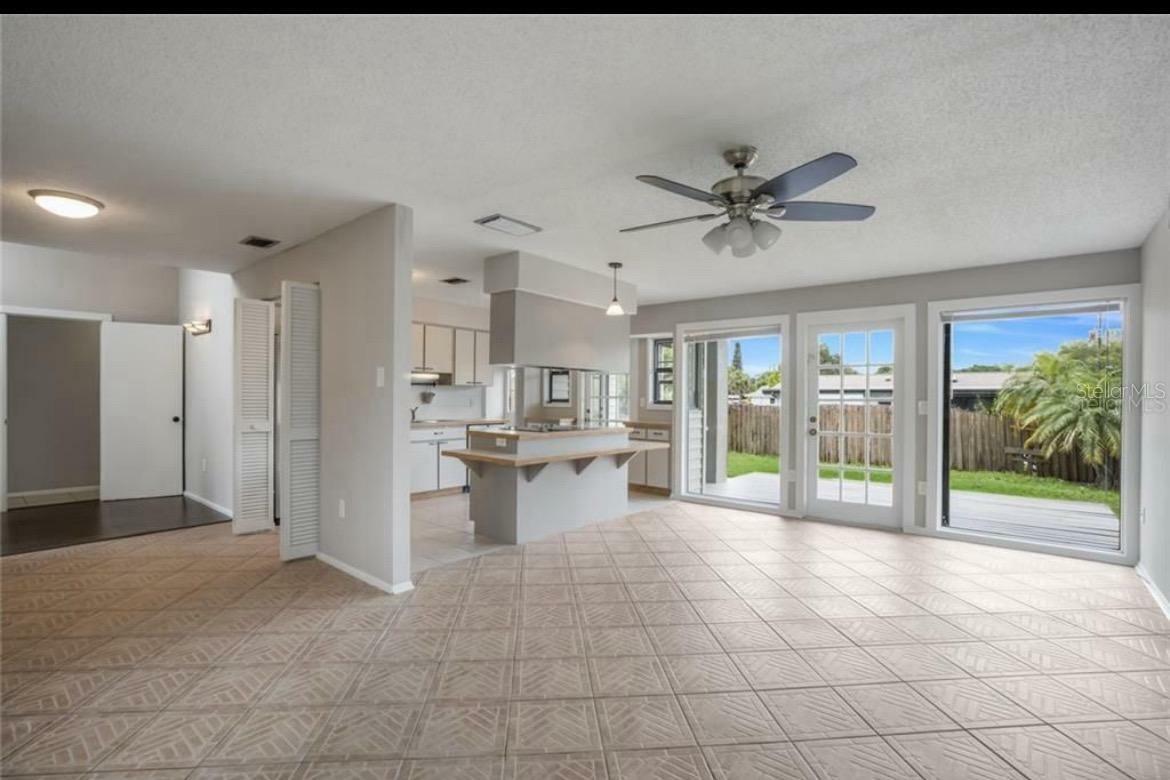 Property Photo: 4223 Neva Way FL 34232