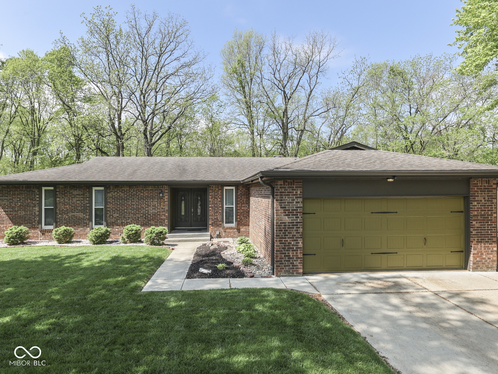 Property Photo: 748 Woodcreek Court IN 46142