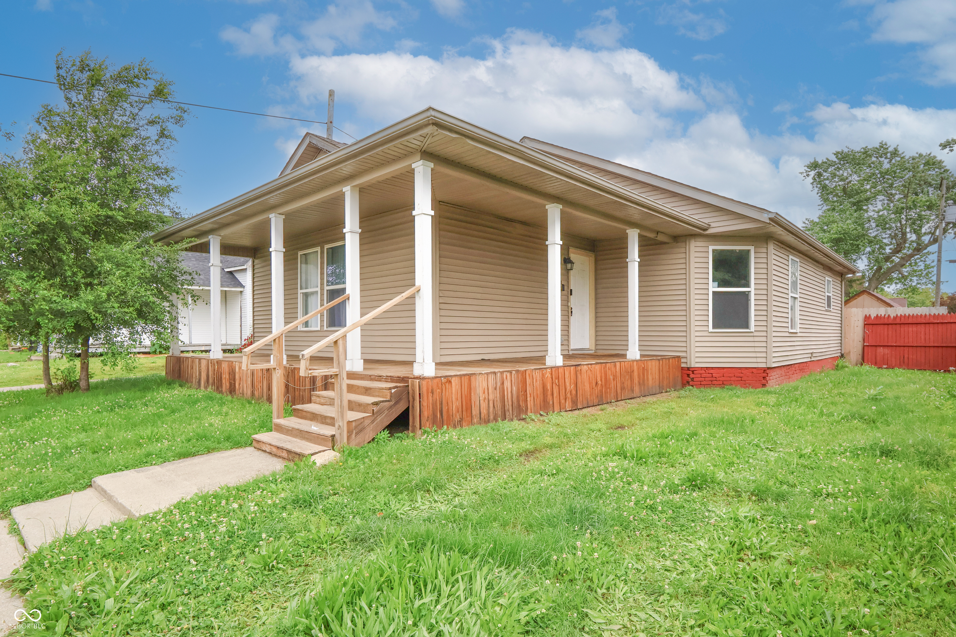 Property Photo: 625 Maple Street IN 47201