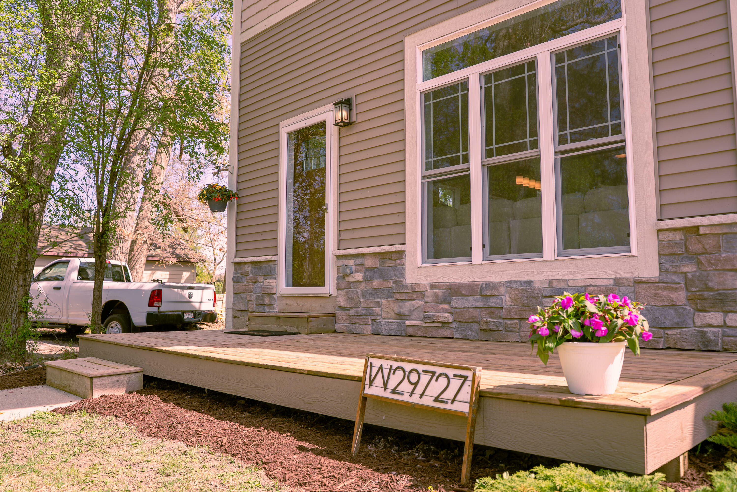 Property Photo: N21w29727 Glen Cove Rd WI 53072