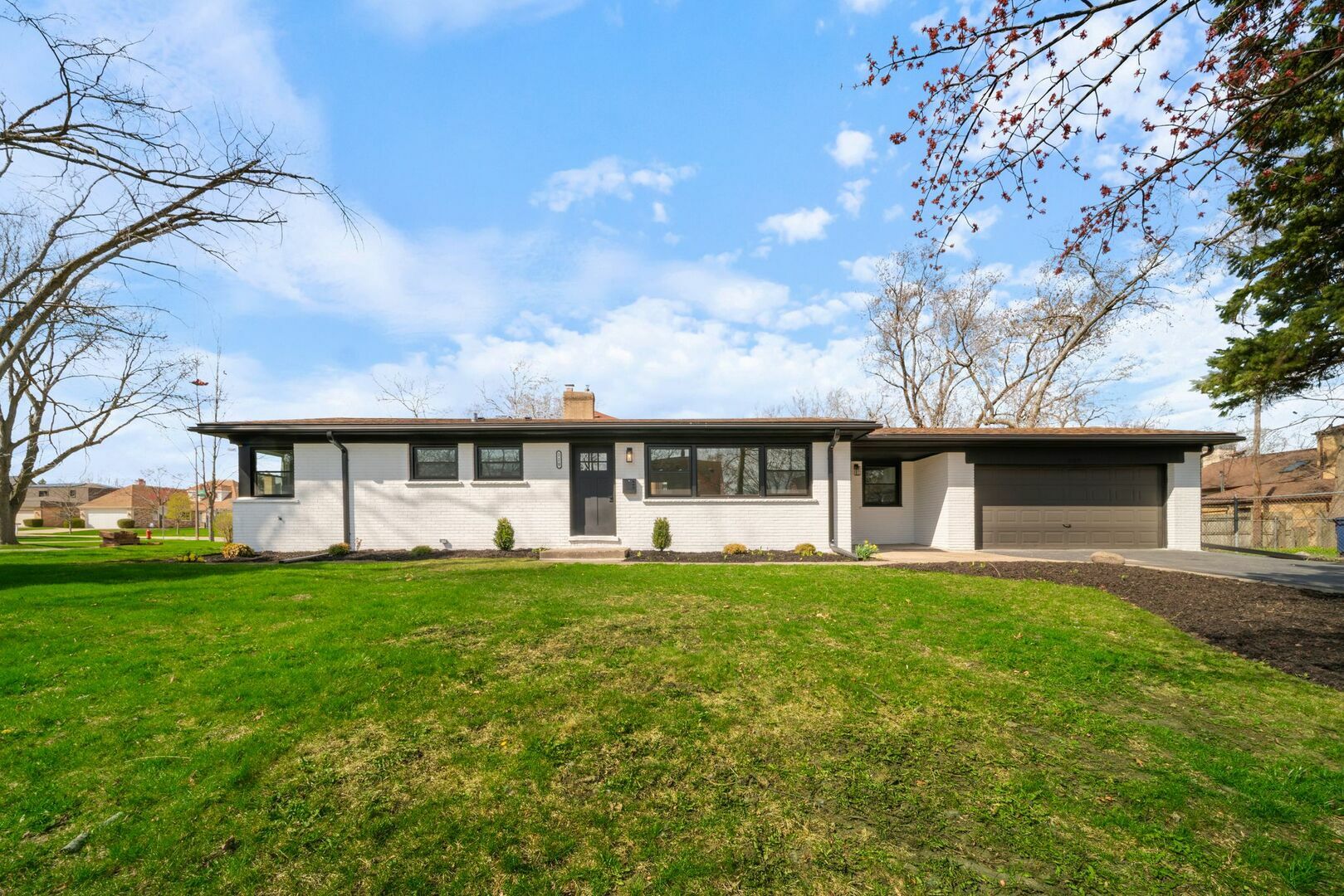 220 E Washington Street  Des Plaines IL 60016 photo