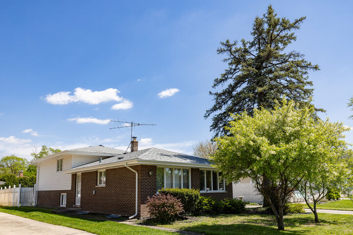 Property Photo: 18727 Sherman Street IL 60438