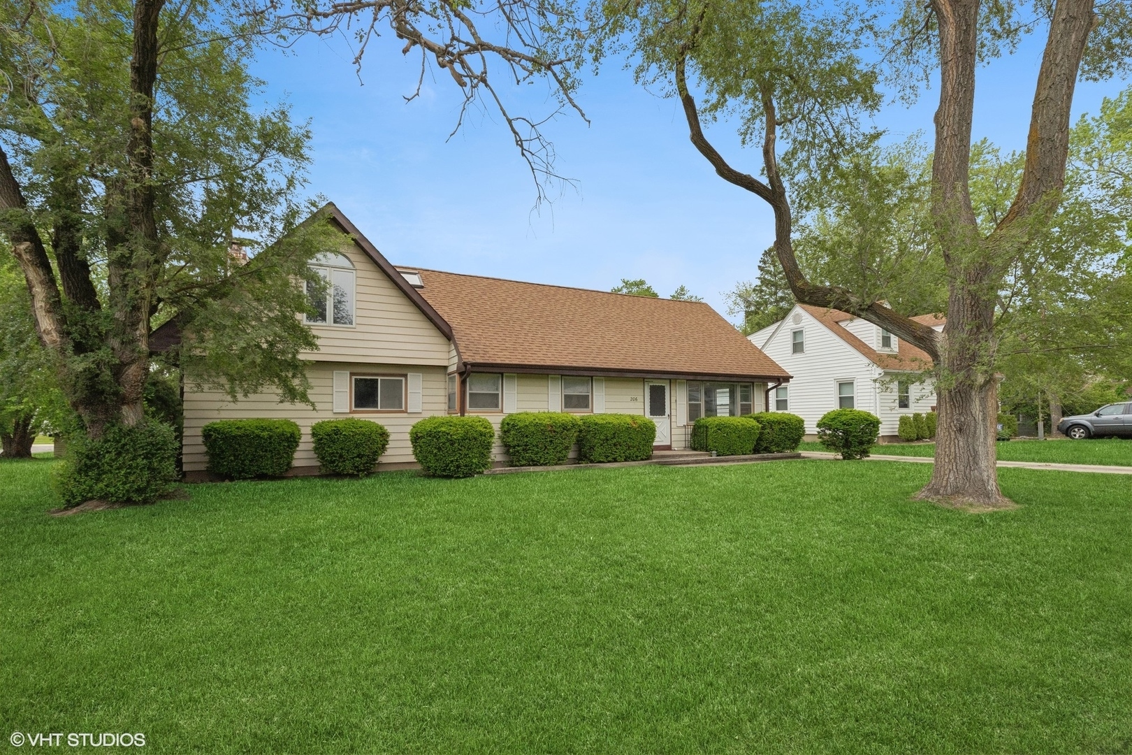 Property Photo: 206 Villa Avenue IL 60046