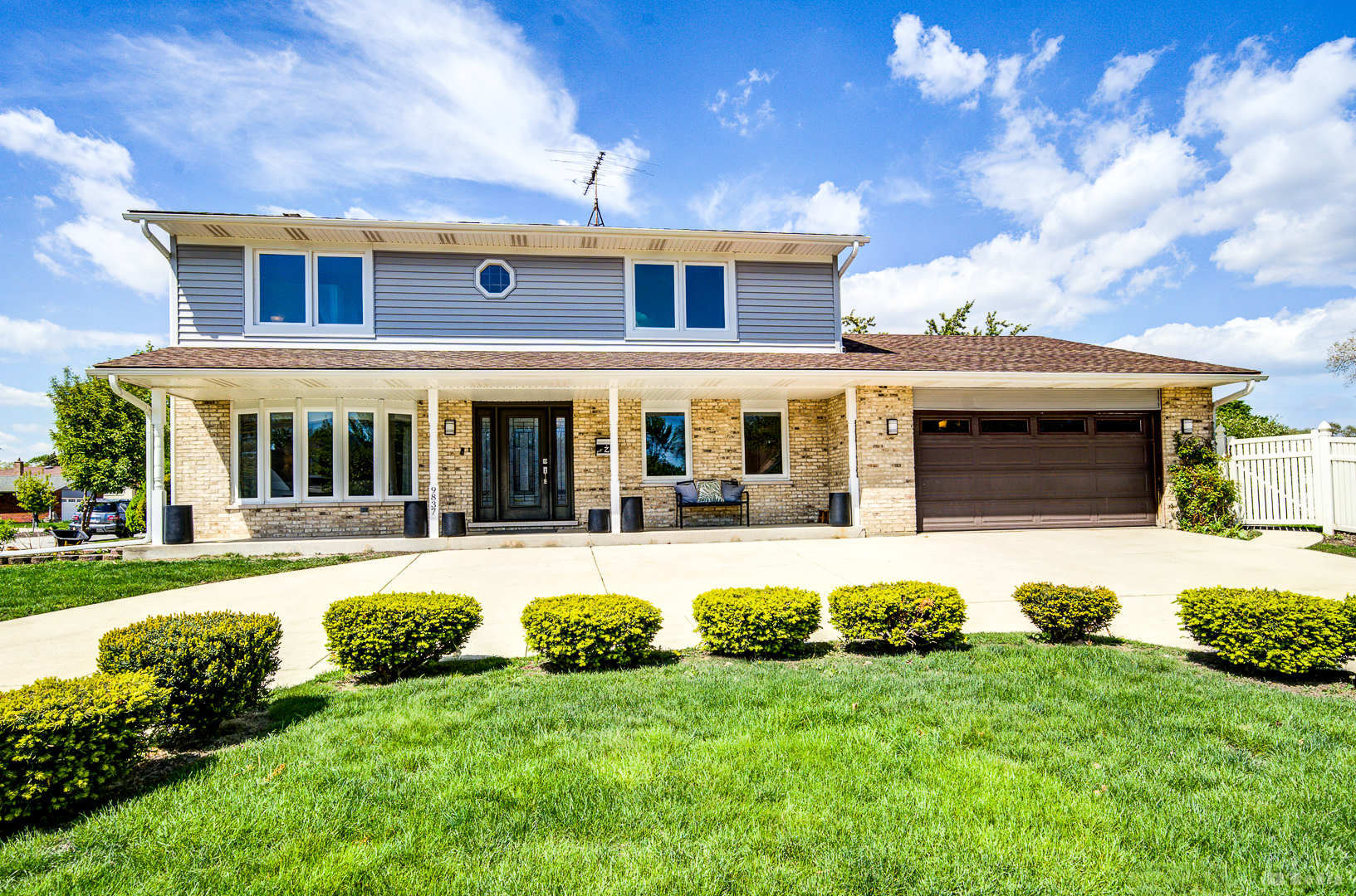 9837 S Kolin Avenue  Oak Lawn IL 60453 photo