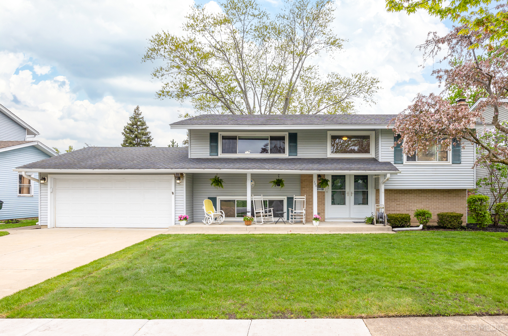 Property Photo: 344 Dorchester Lane IL 60007