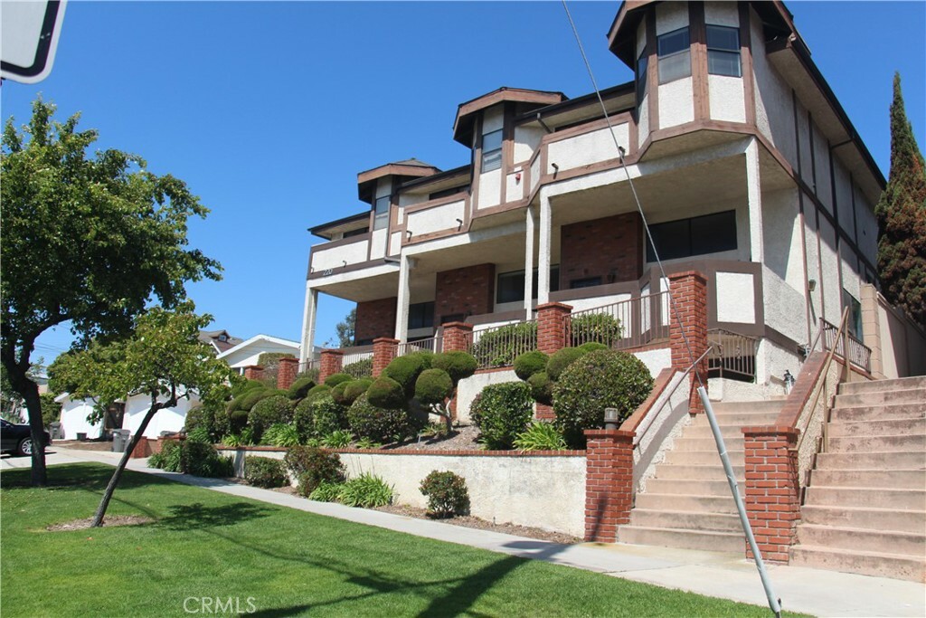 Property Photo: 220 S Guadalupe Avenue 5 CA 90277