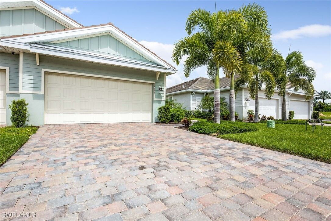 Property Photo:  14533 Edgewater Circle  FL 34114 