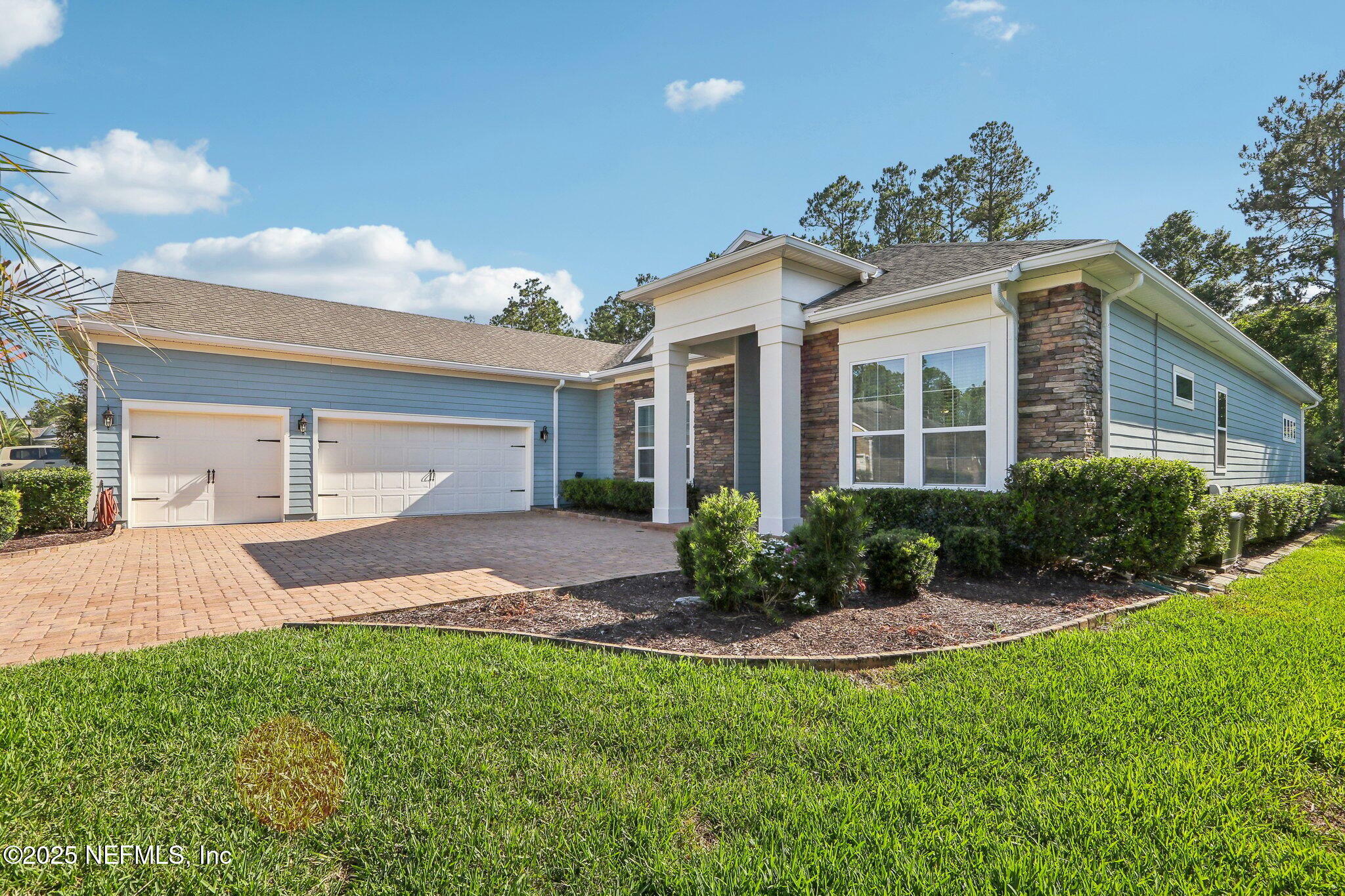 Property Photo: 544 Enrede Lane FL 32095