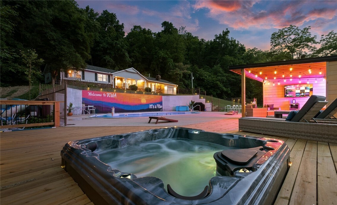 Property Photo: 1400 Prairie Creek Drive AR 72756
