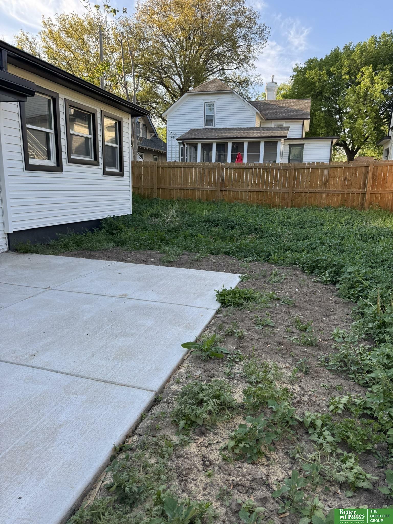 Property Photo: 614 N East Avenue NE 68467