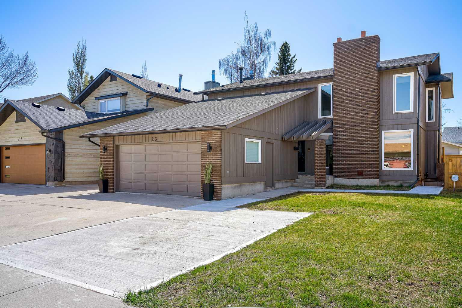 Property Photo: 23 Deerbrook Road SE AB T2J 6G5