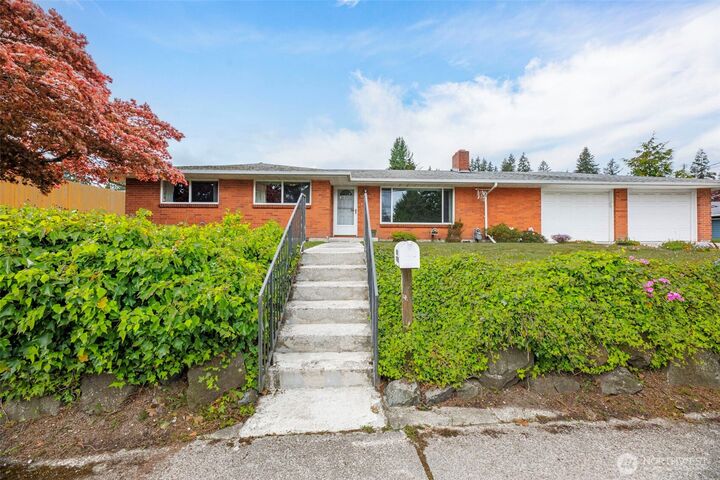 Property Photo:  7304  Beverly Boulevard  WA 98203 