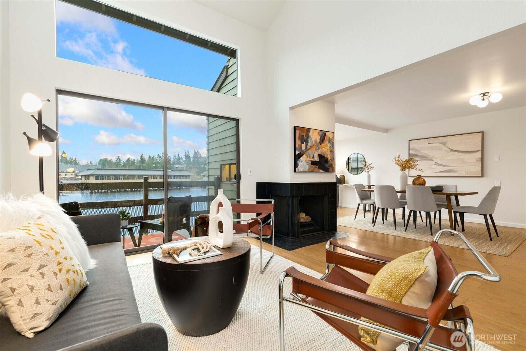 Property Photo: 7 Lake Bellevue Drive 208 WA 98005