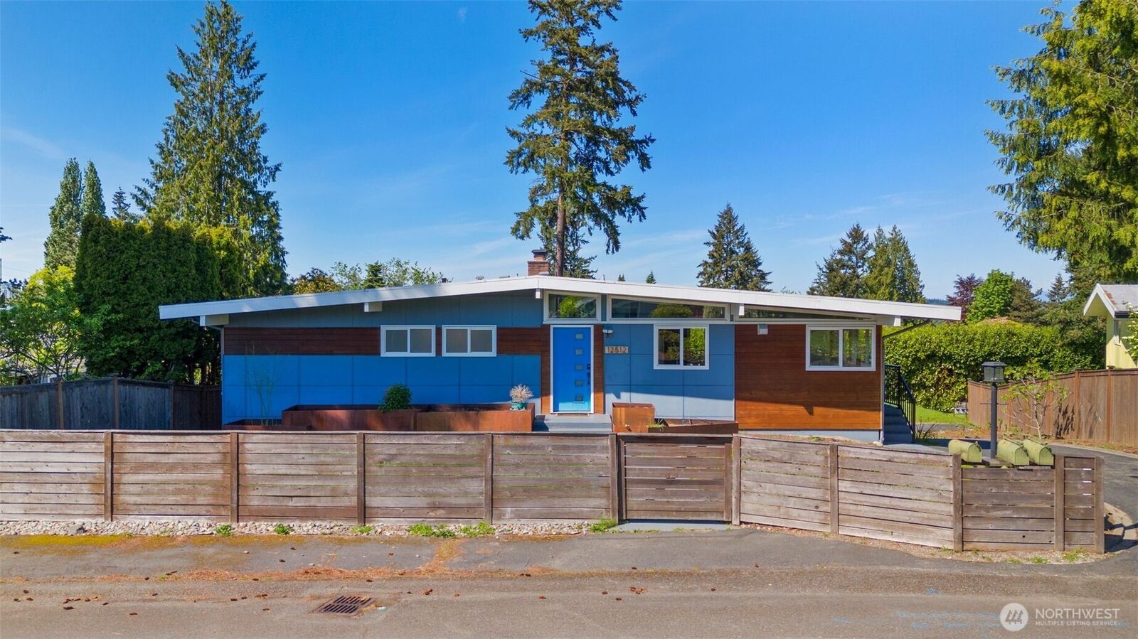 Property Photo:  12512 SE 17th Street  WA 98005 