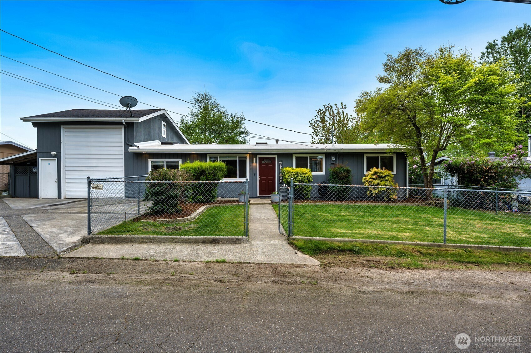 Property Photo: 11827 SE 276th Street WA 98030
