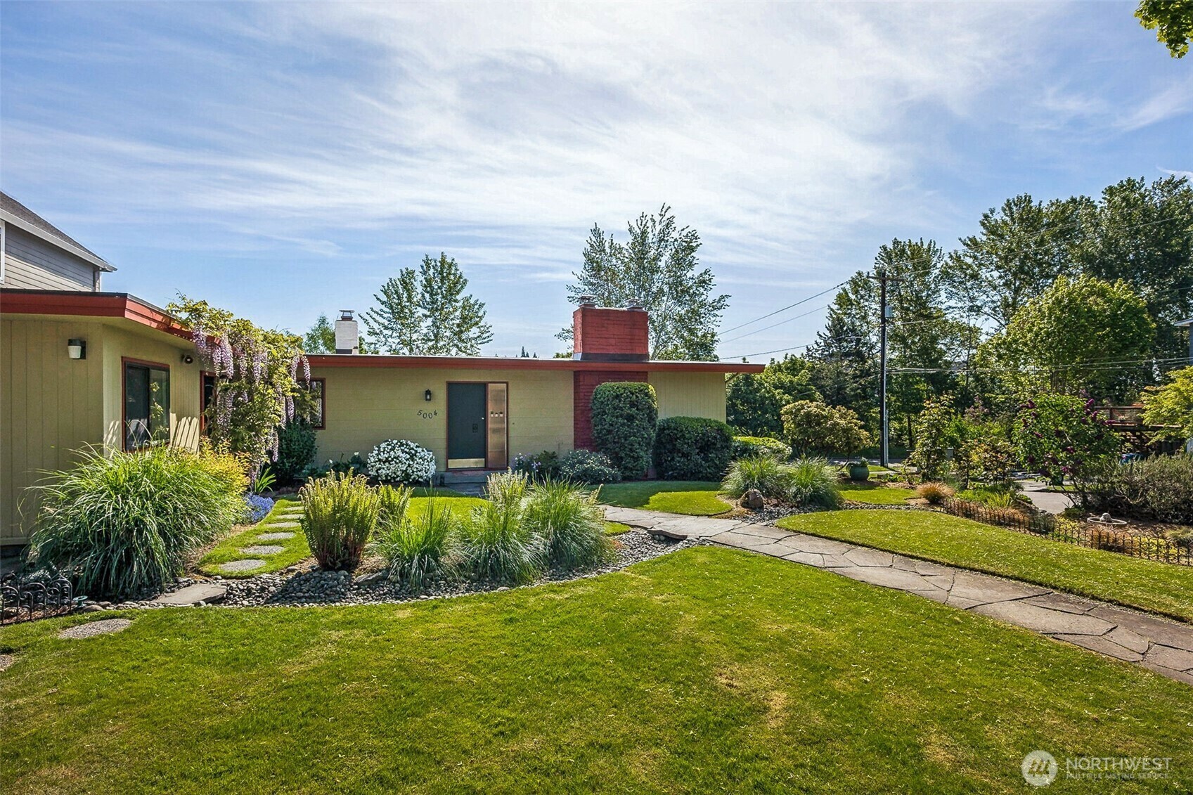 Property Photo: 5004 38th Avenue NE WA 98105