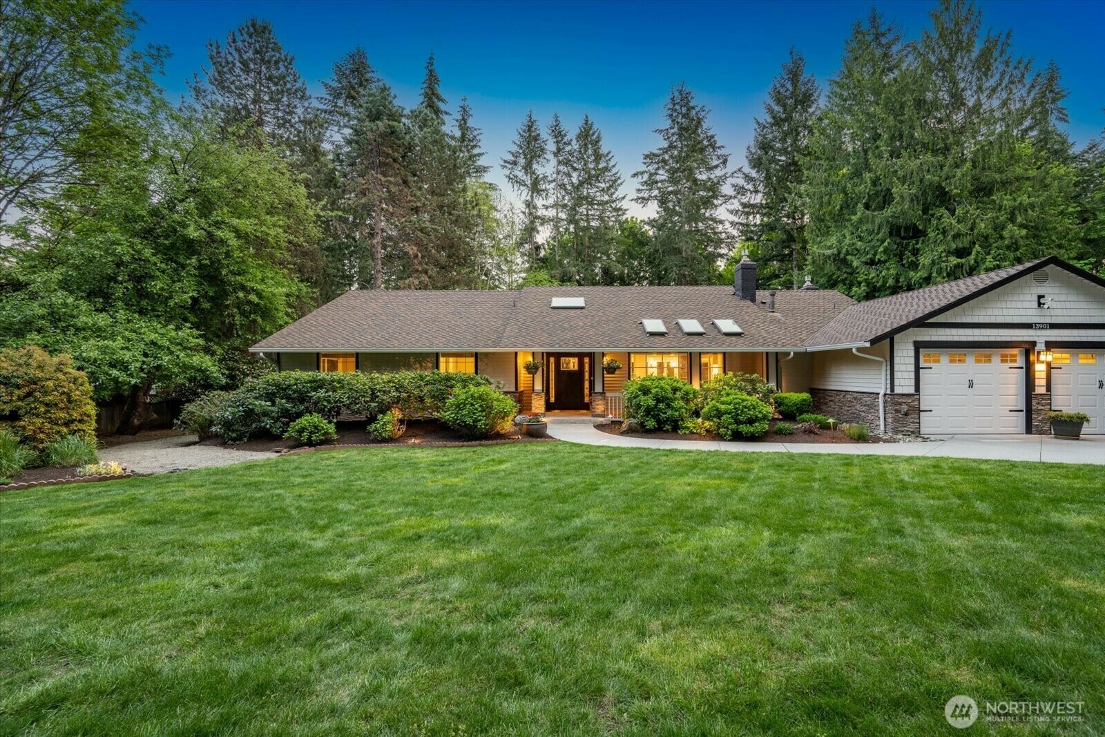 Property Photo: 13901 NE 26th Place WA 98005