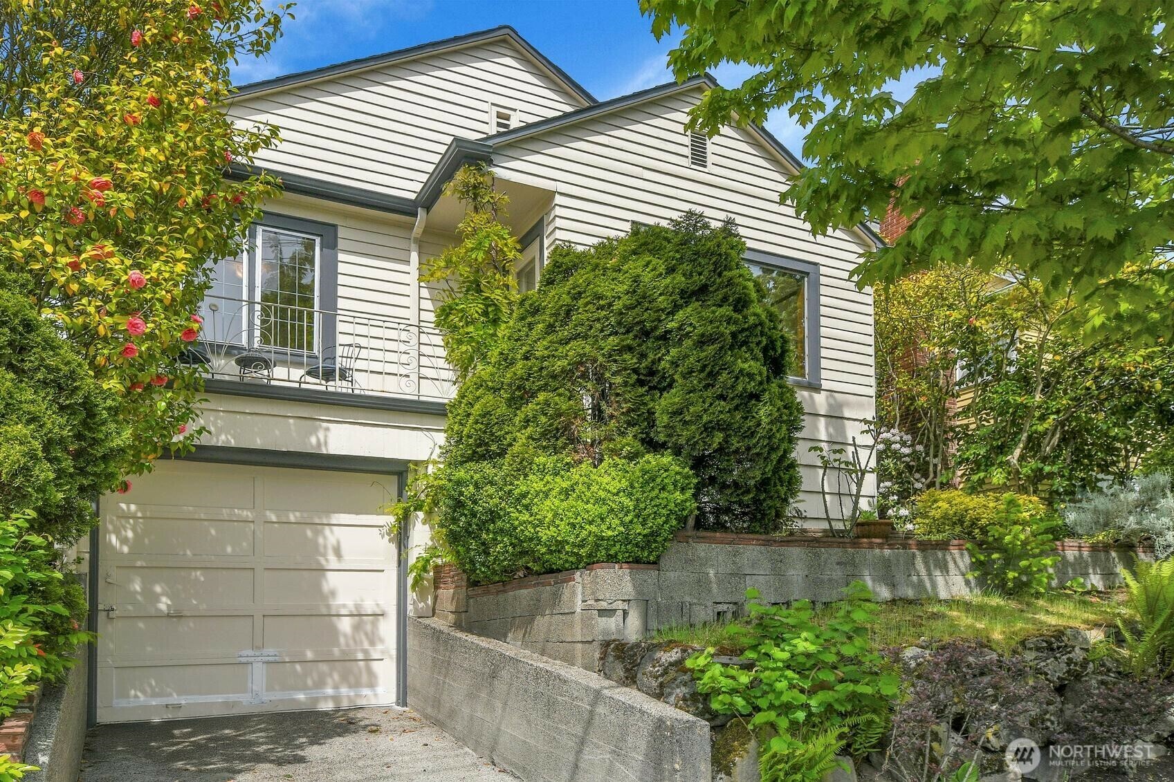 Property Photo: 408 N 39th Street WA 98103