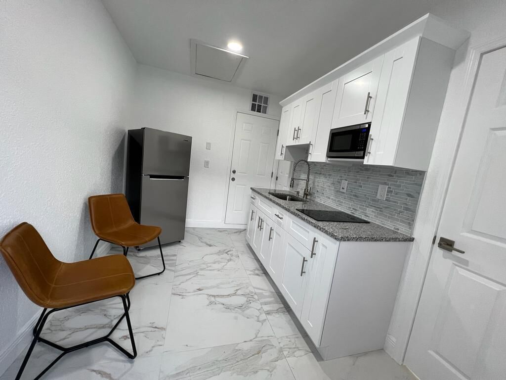 Property Photo: 4861 Springfield Street 123 FL 33463