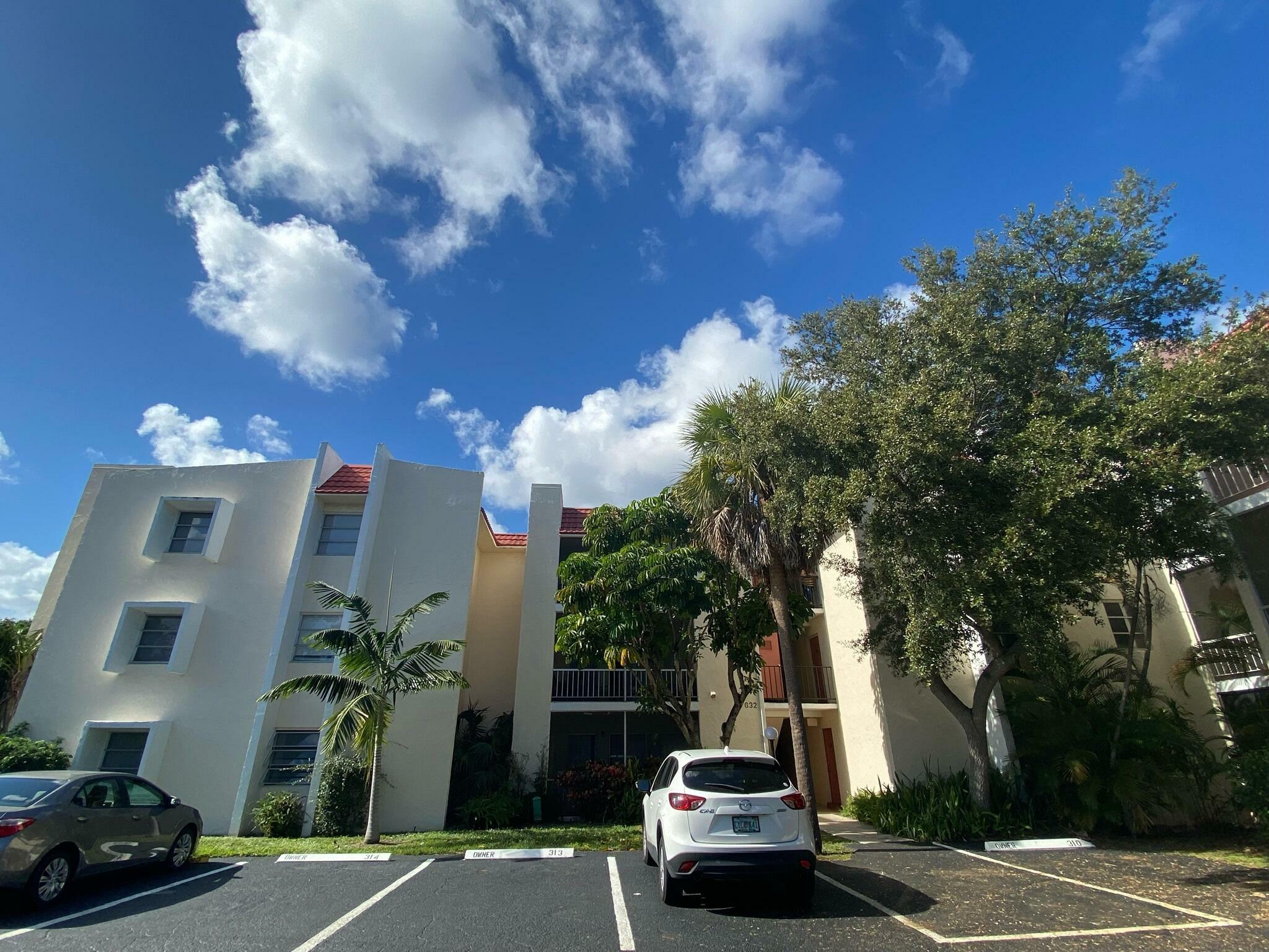 Property Photo: 632 NW 13th Street 28 FL 33486