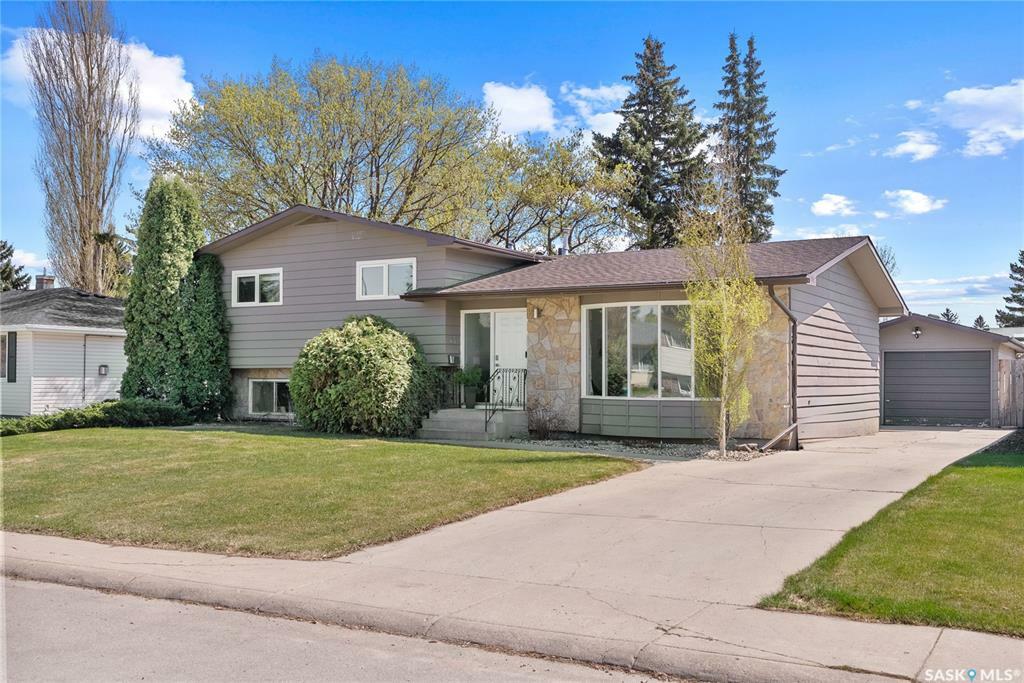 Property Photo: 77 Albany Crescent SK S7K 1J4