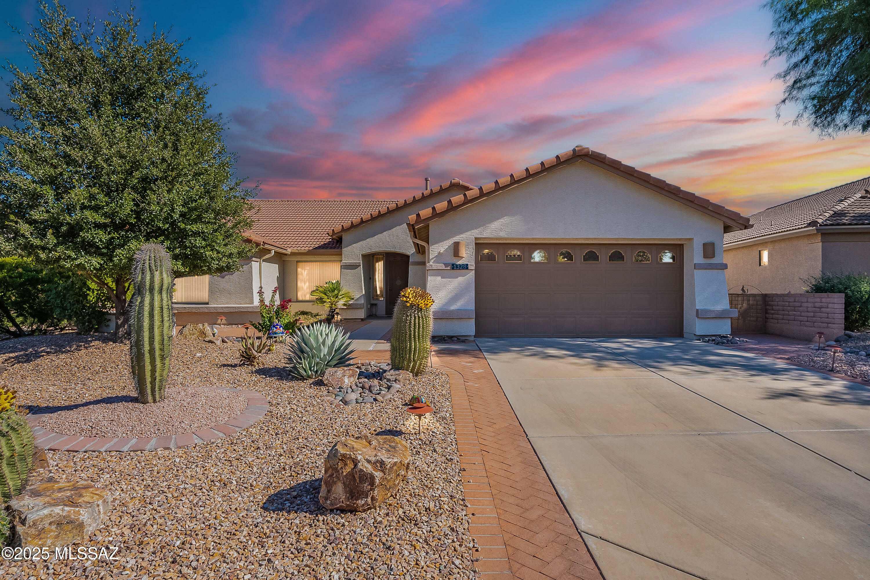1328 N Mahogany Gulch Lane  Green Valley AZ 85614 photo