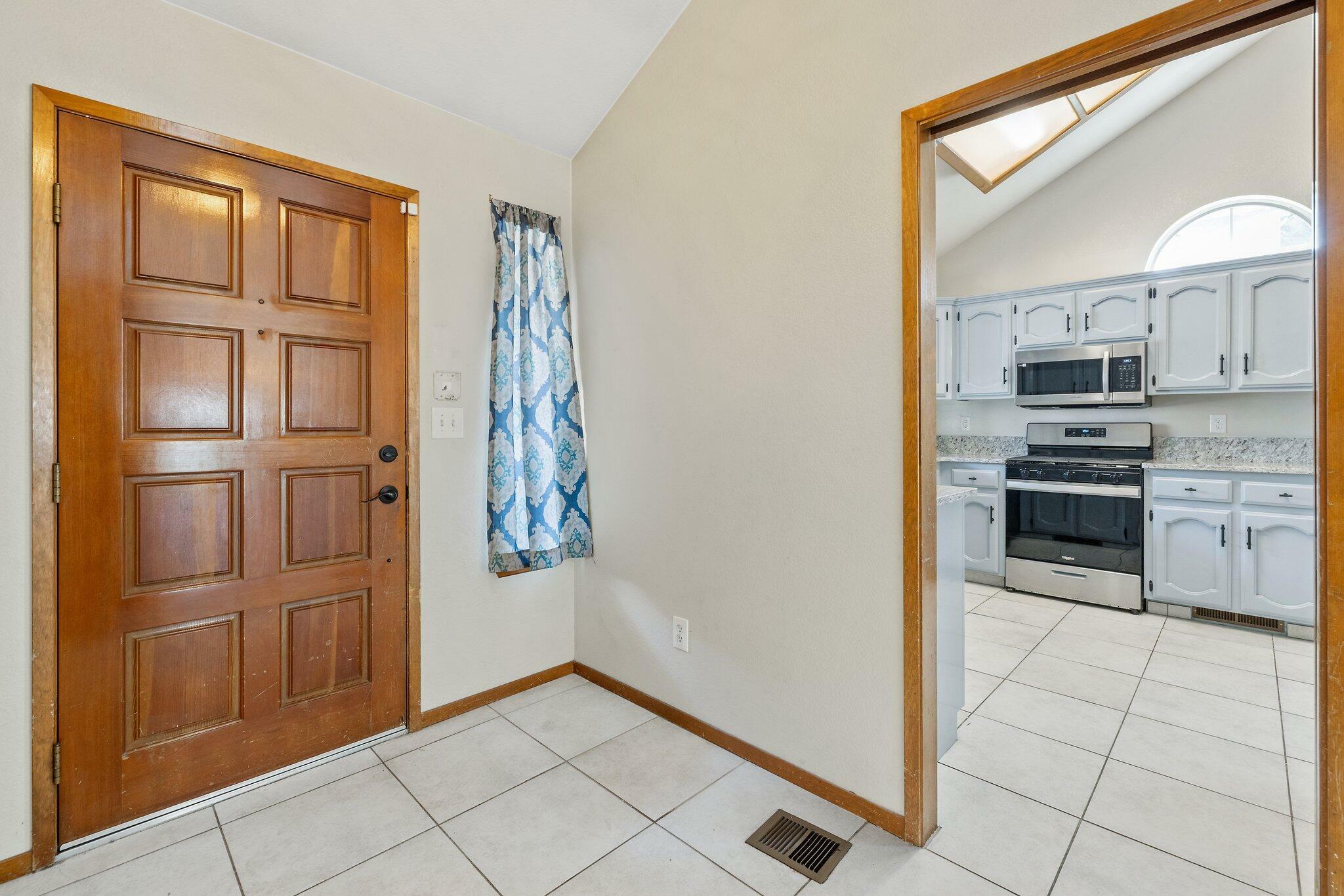 Property Photo: 925 S Pinkham Street CA 93292