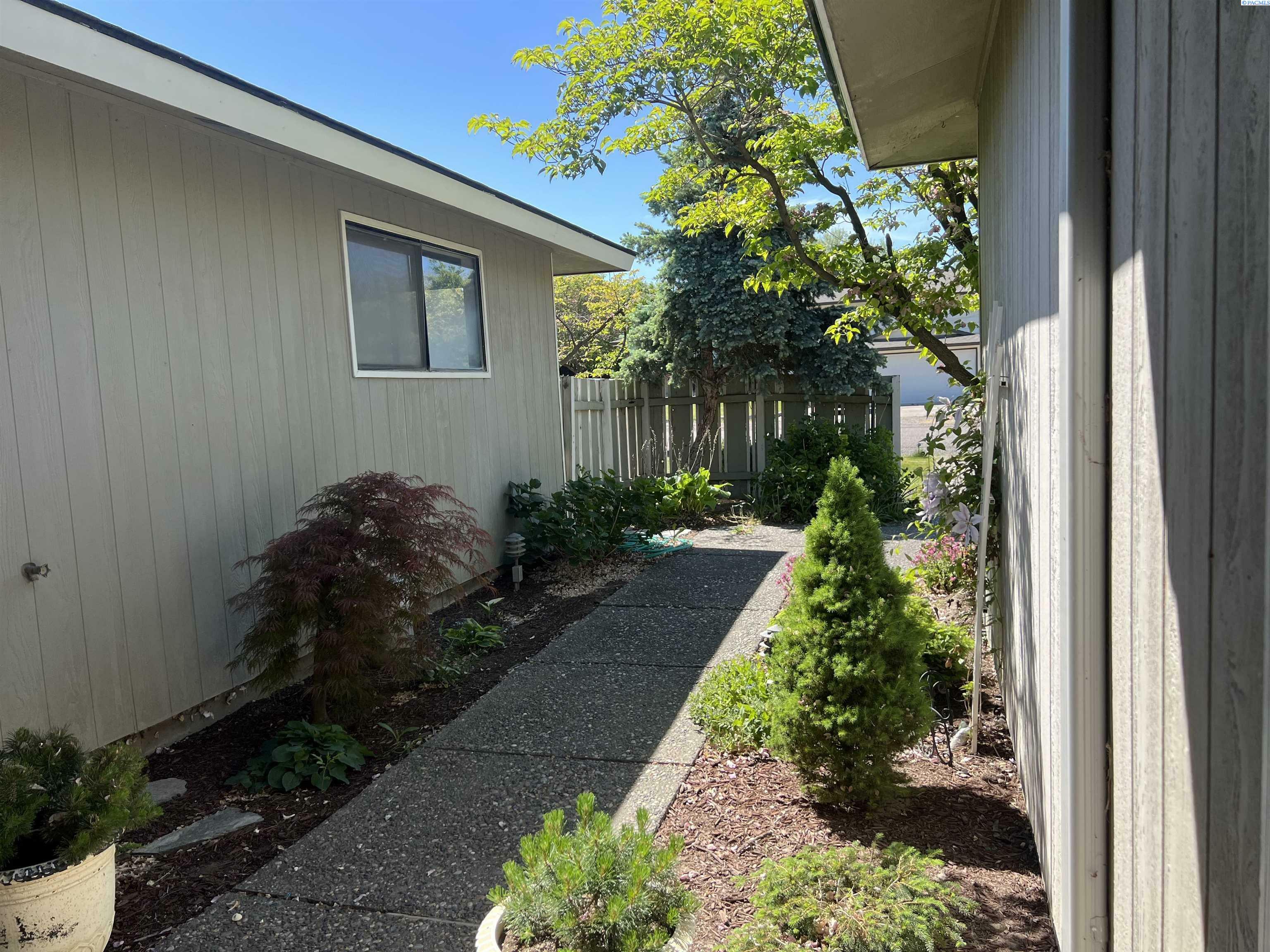 Property Photo: 4305 S Date Str S Date Street WA 99337
