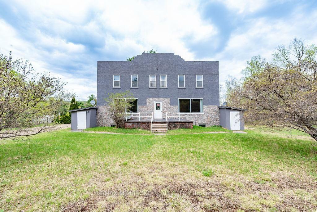 Property Photo:  40650 Highway 17 Highway  ON K0J 2K0 