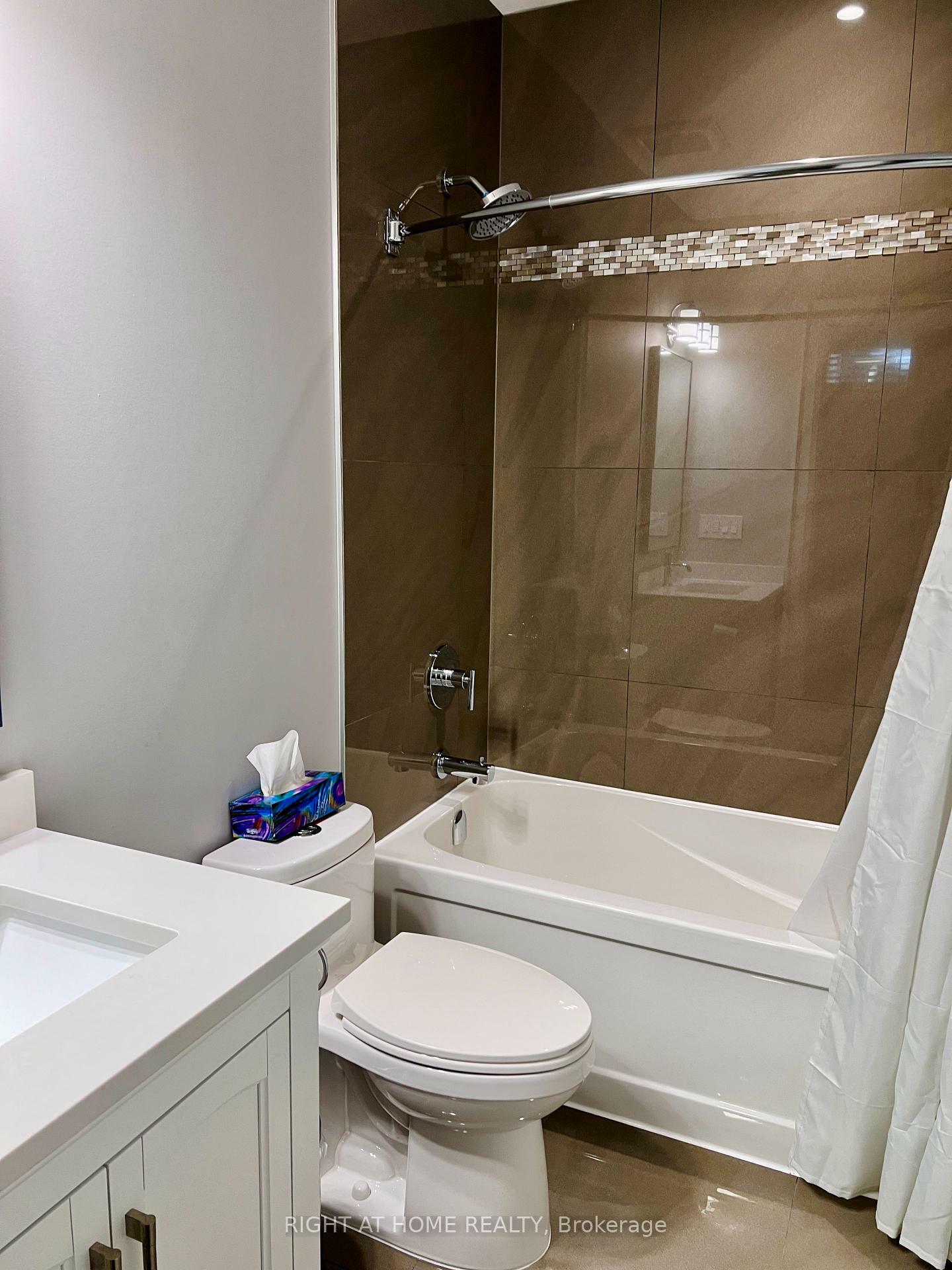 Photo de la propriété: 35 Glenborough Park Crescent Room 3 ON M2R 2G4