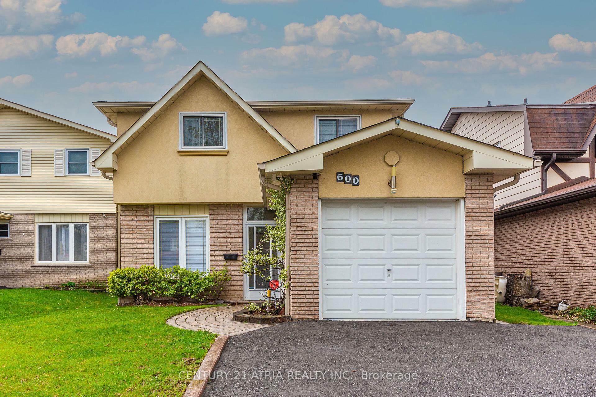 Photo de la propriété: 600 Stonebridge Lane ON L1W 3B3