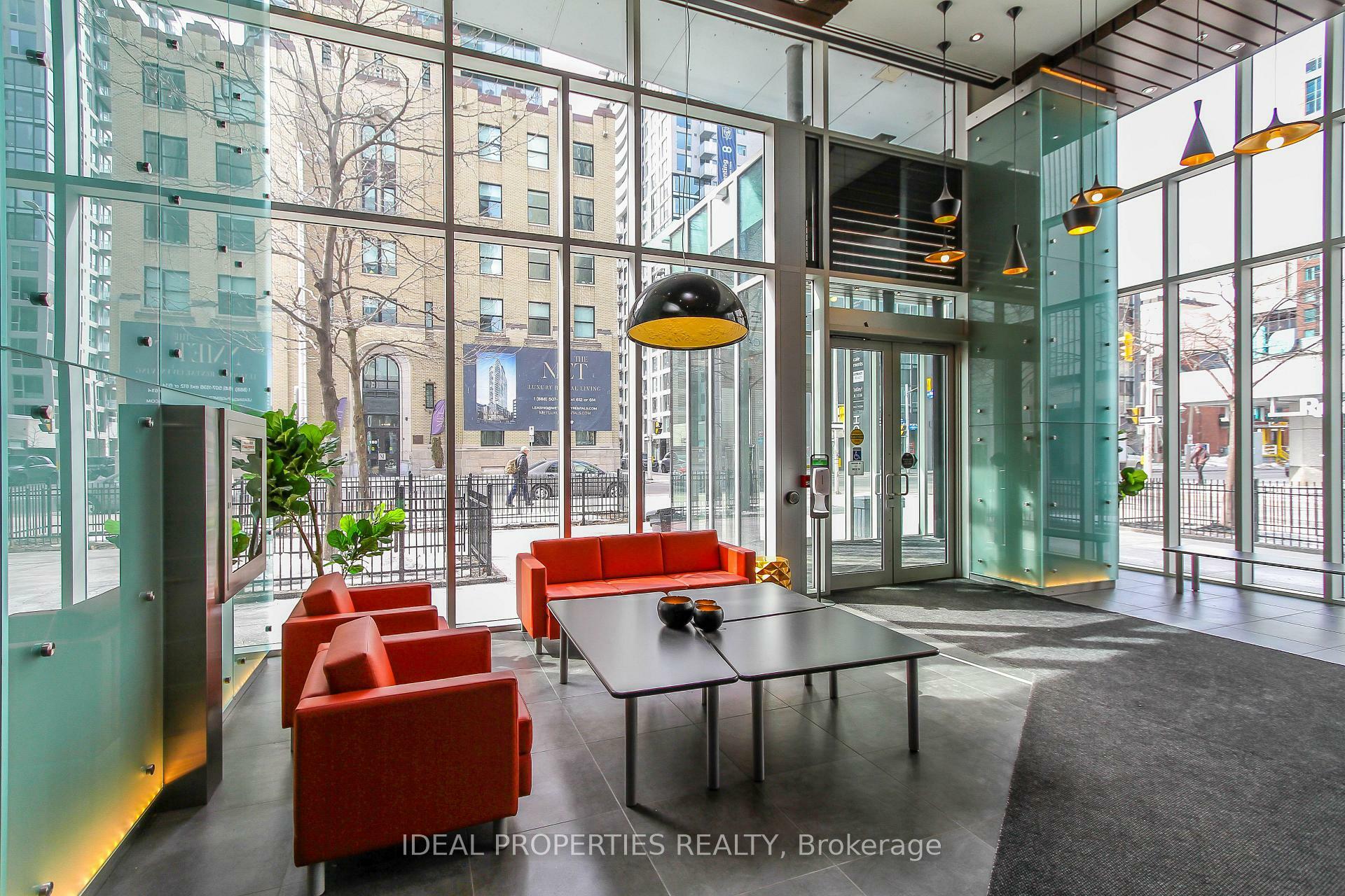 Property Photo: 179 Metcalfe Street 2507 ON K2P 1P7