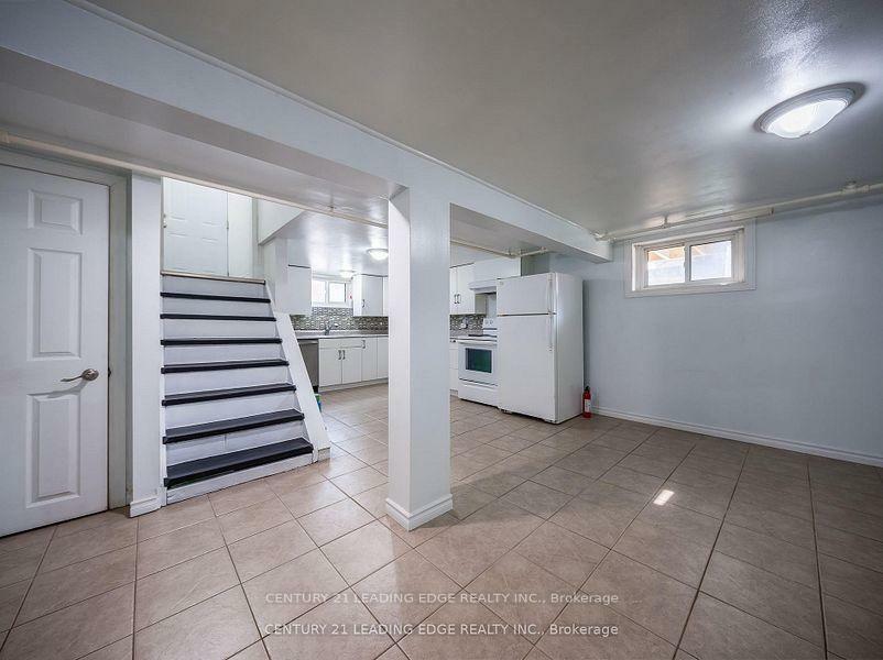Property Photo: 84 Central Park Boulevard N Lower ON L1G 5Y5