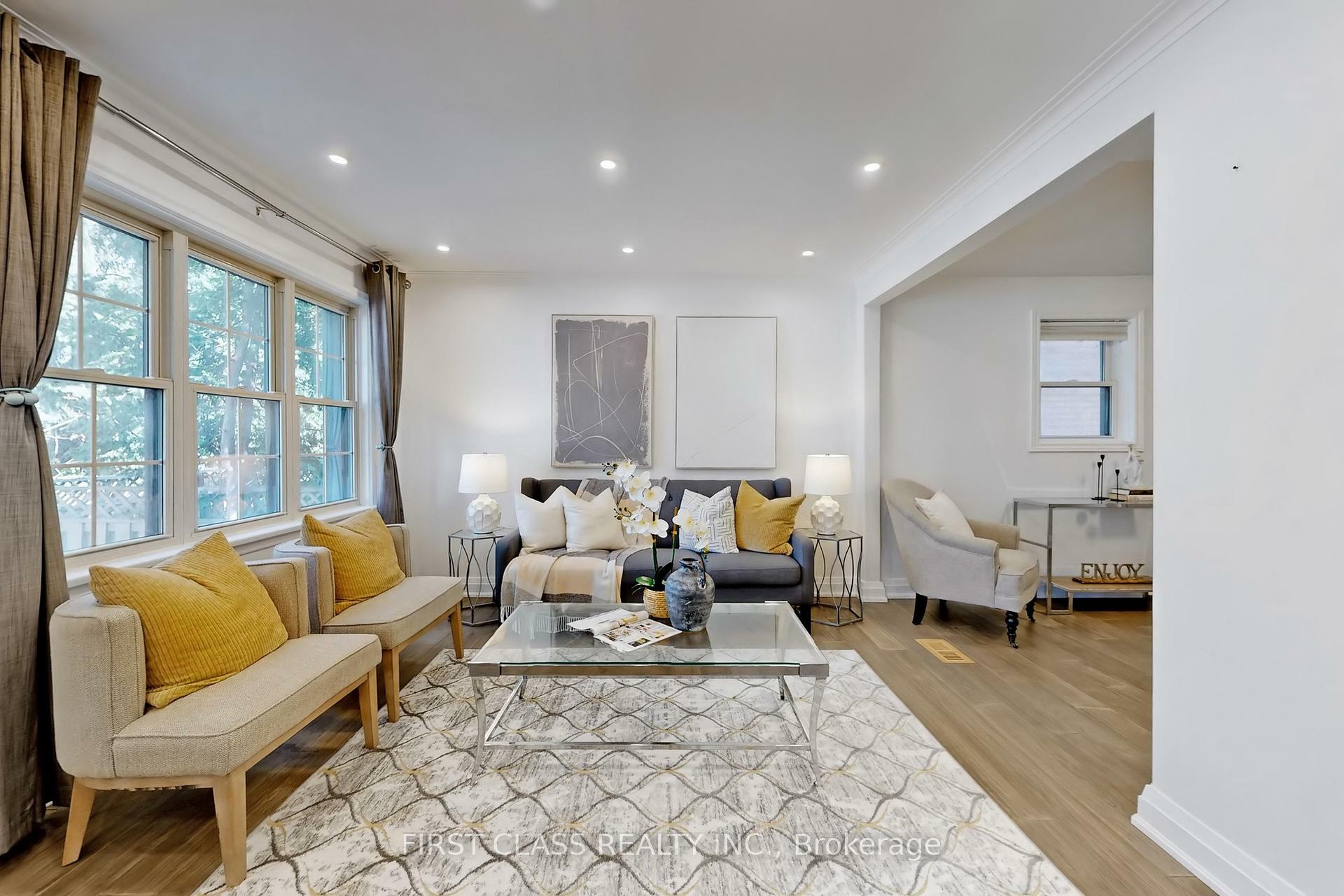 Photo de la propriété: 2950 Bayview Avenue ON M2N 5K6