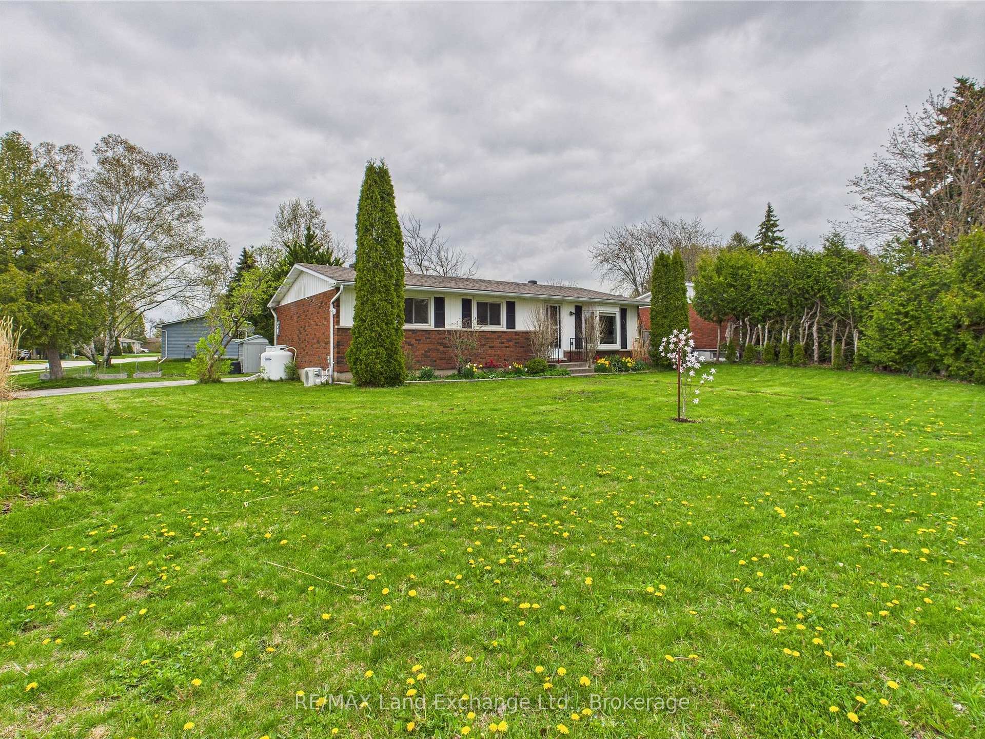 39 Inverlyn Crescent N  Kincardine ON N2Z 1J2 photo