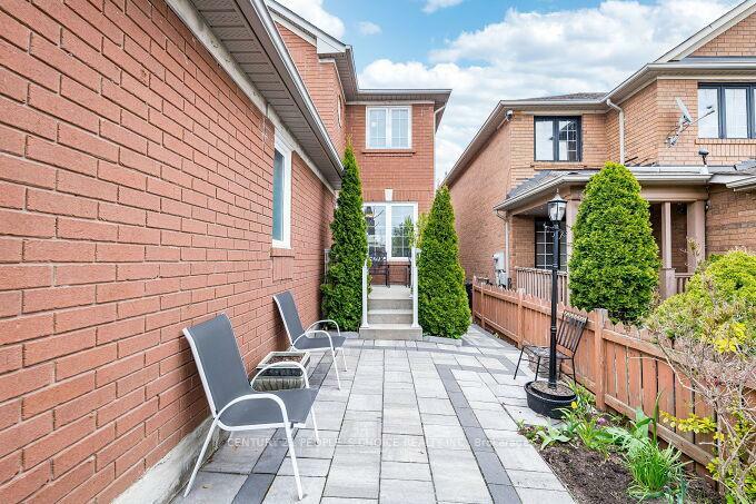 Photo de la propriété: 3185 Pearwood Place ON L5B 4H1