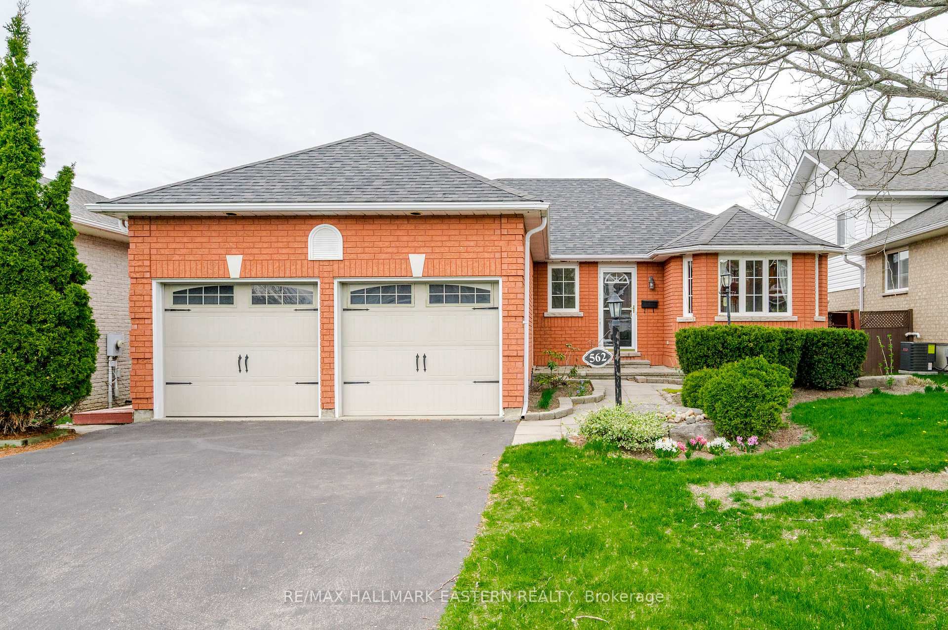 Property Photo: 562 Westman Avenue ON K9K 2H3