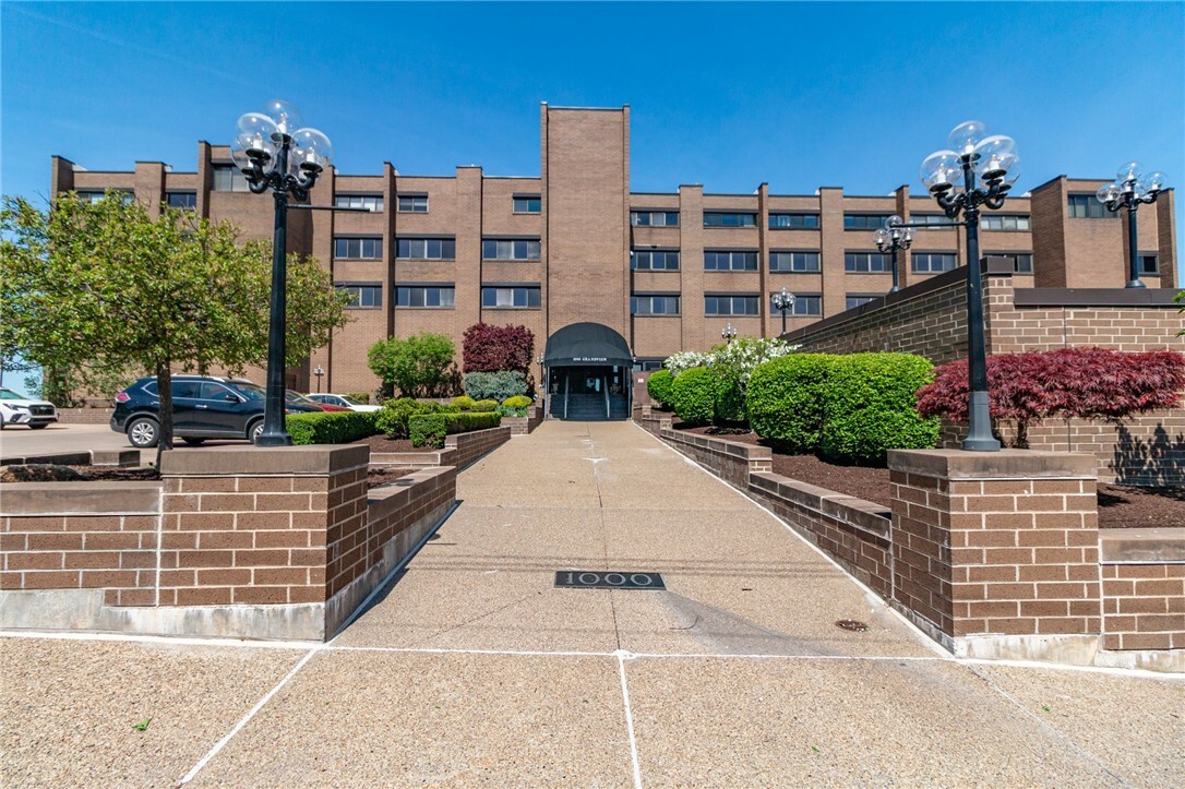 Property Photo: 1000 Grandview Ave 1207 PA 15211