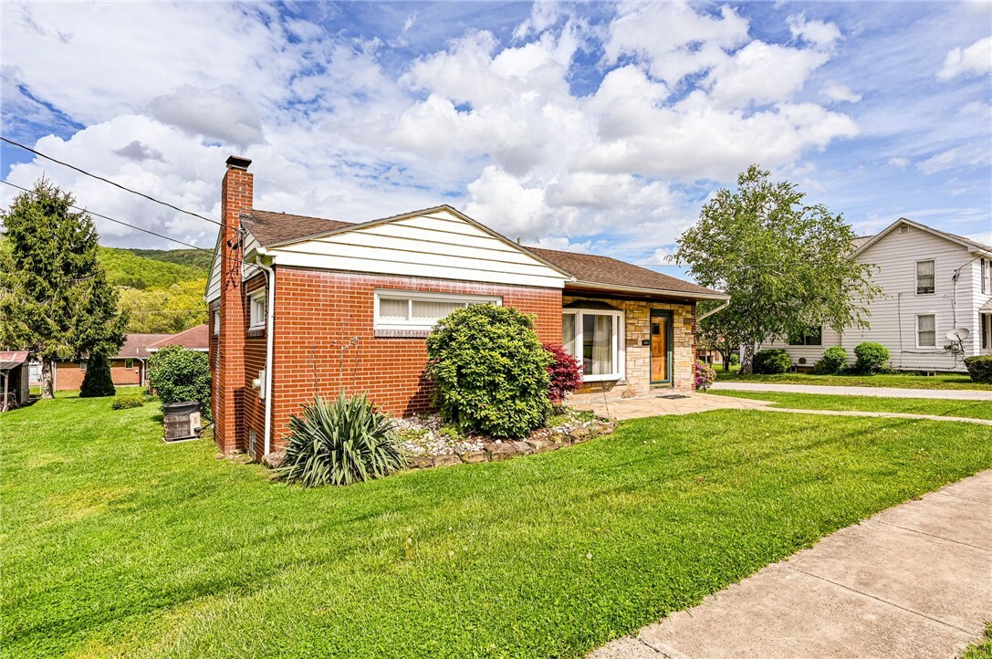 Property Photo: 642 Washington Street PA 15923