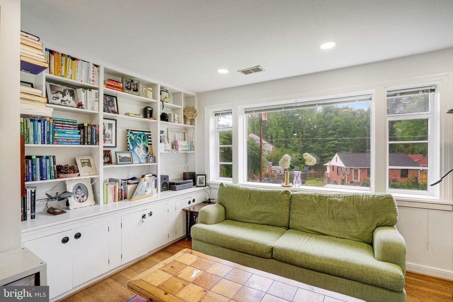 Property Photo: 8102 Wingfield Place VA 22308