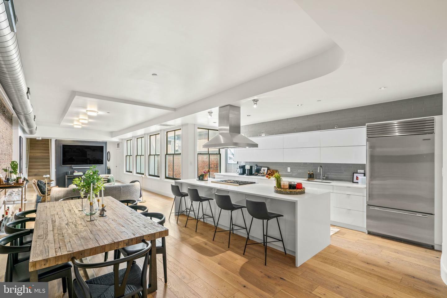Property Photo: 1606 Chestnut Street 4 PA 19103