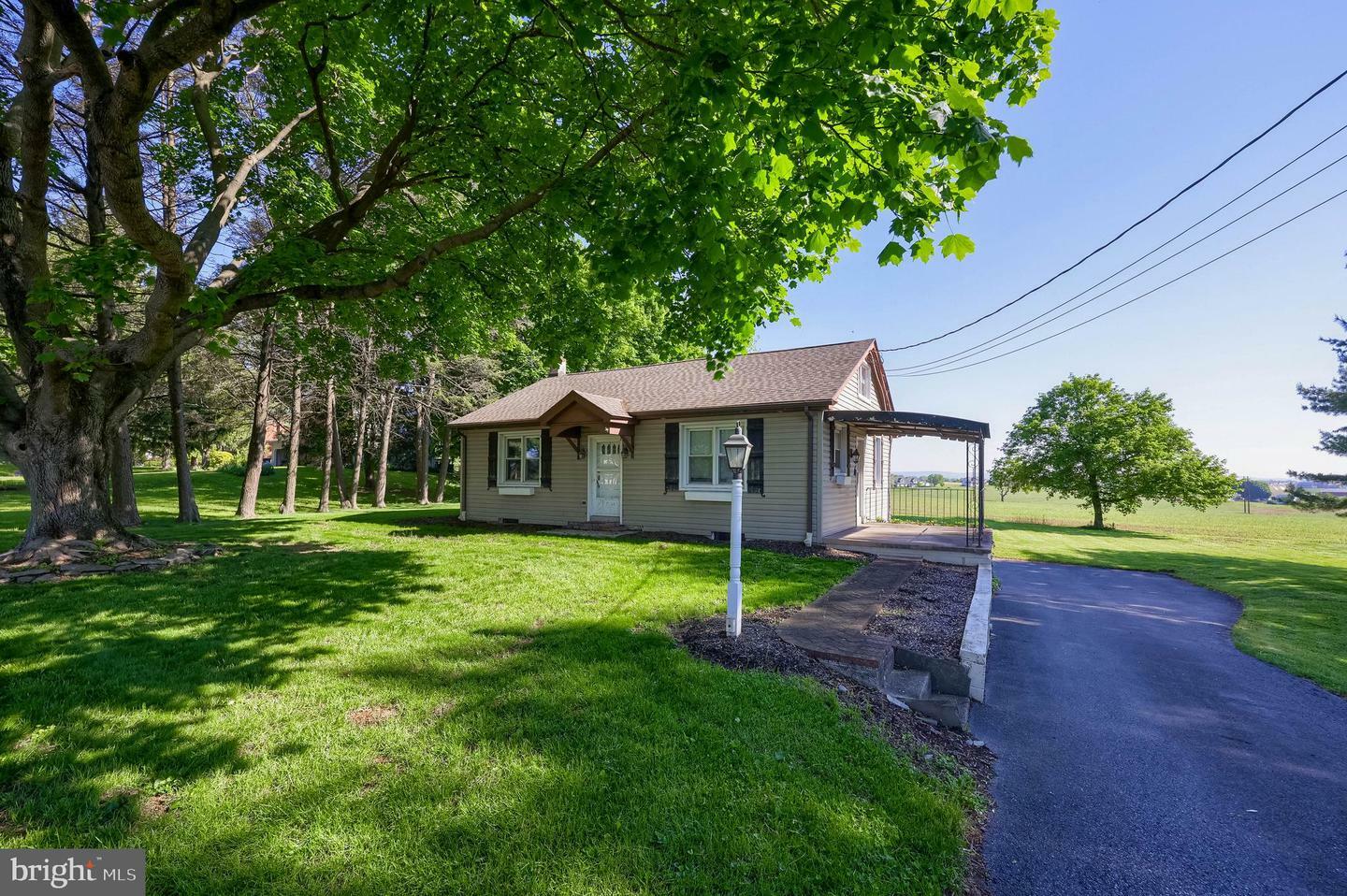 Property Photo: 1141 E Newport Road PA 17543