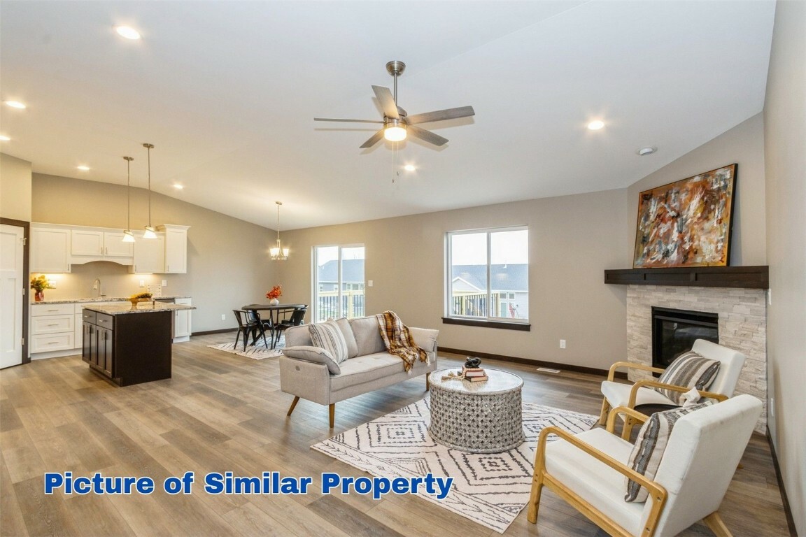 Property Photo: 1823 Glen Rock Dr IA 52302