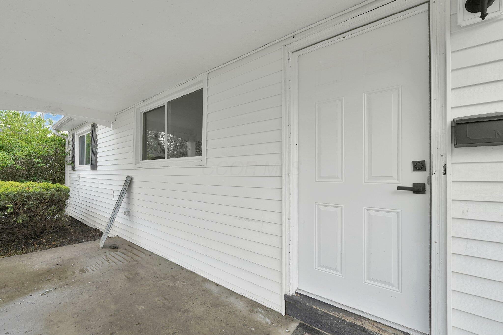 Property Photo: 1253 Arkwood Avenue OH 43227