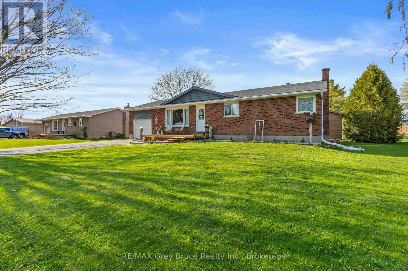 Property Photo: 36 Thomas Street West ON N0H 1A0