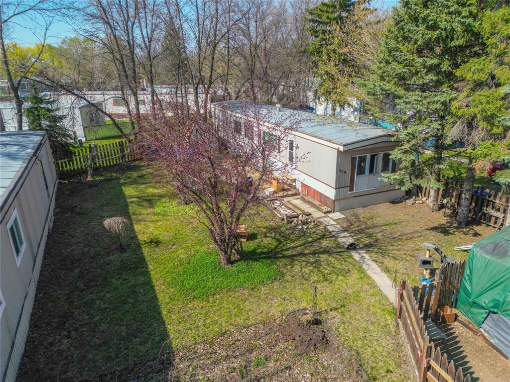 Property Photo: 309 Brentwood Village MB R7B 4B7