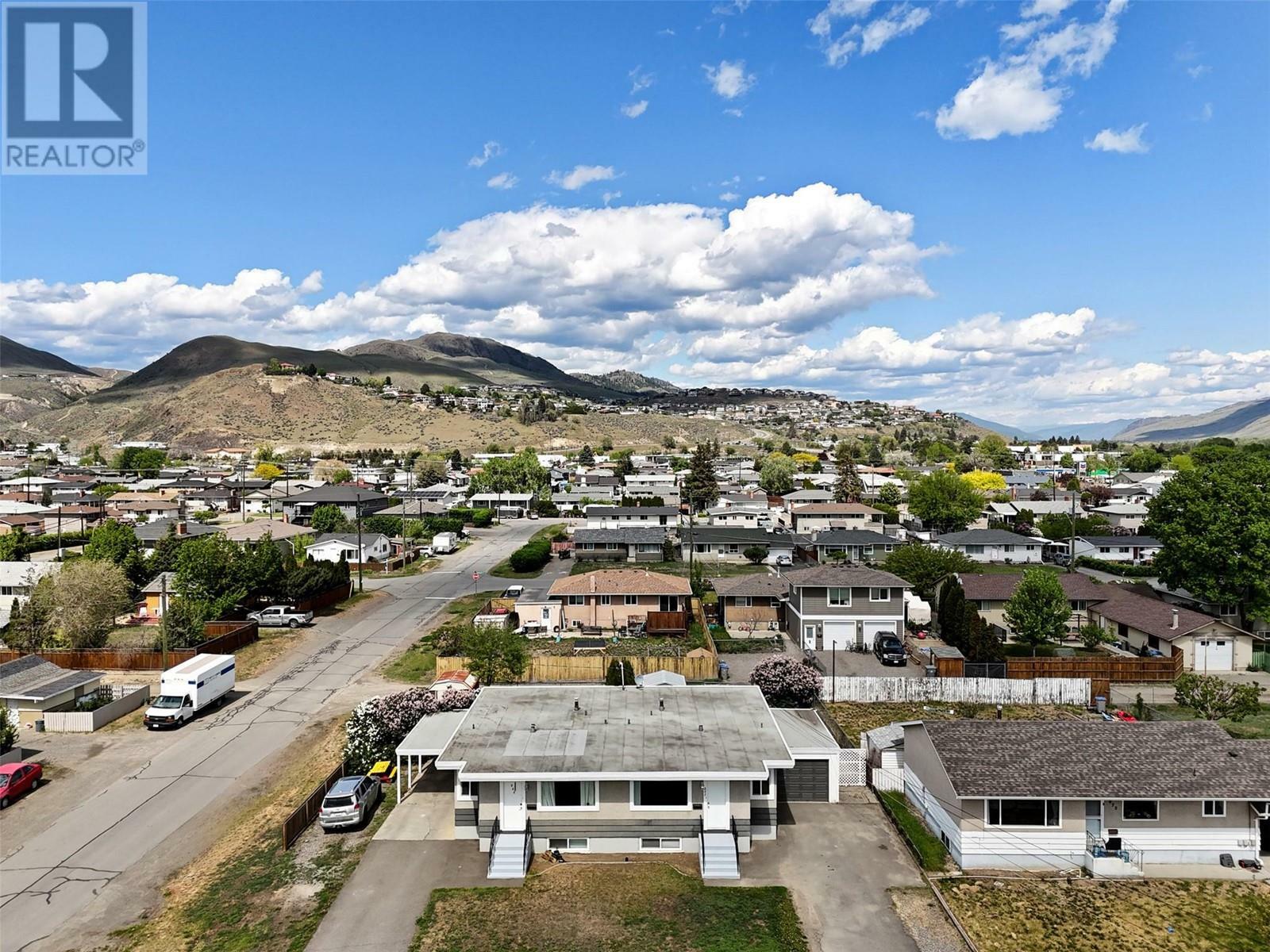 Property Photo: 882 Selkirk Avenue BC V2B 1T9