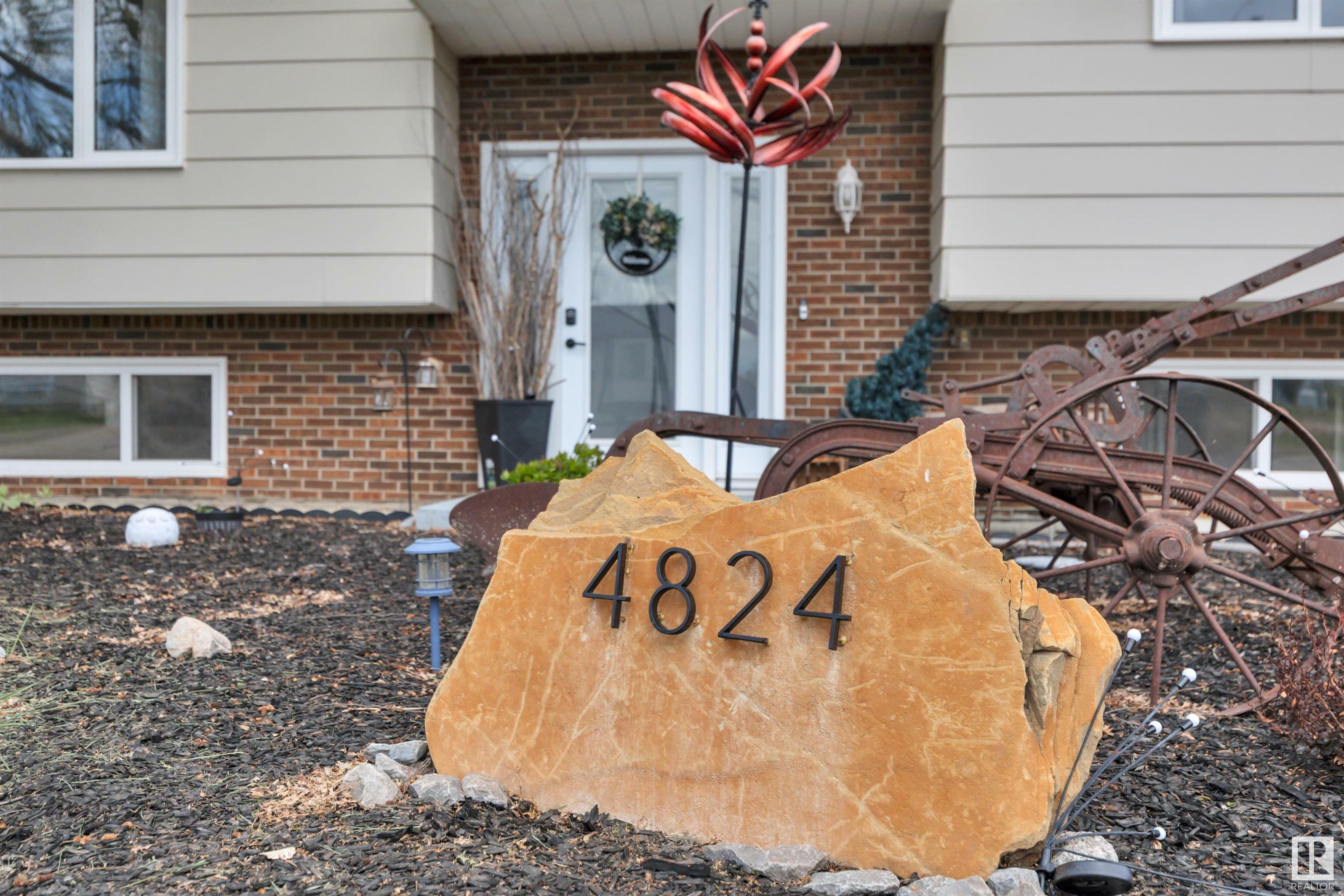 Property Photo: 4824 54 Avenue AB T0B 4A0