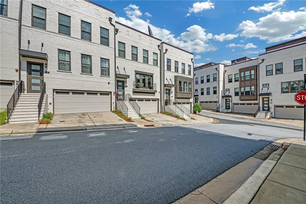Property Photo: 860 Stonehill Lane GA 30324